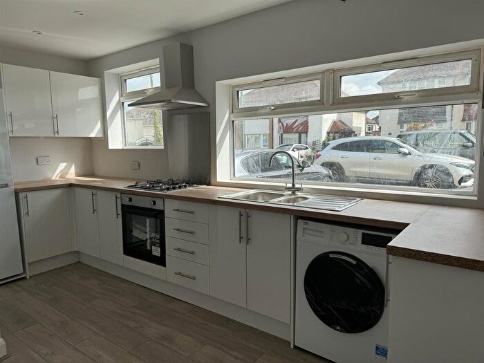 Maisonette To Rent In Holmleigh Avenue, Dartford, DA1