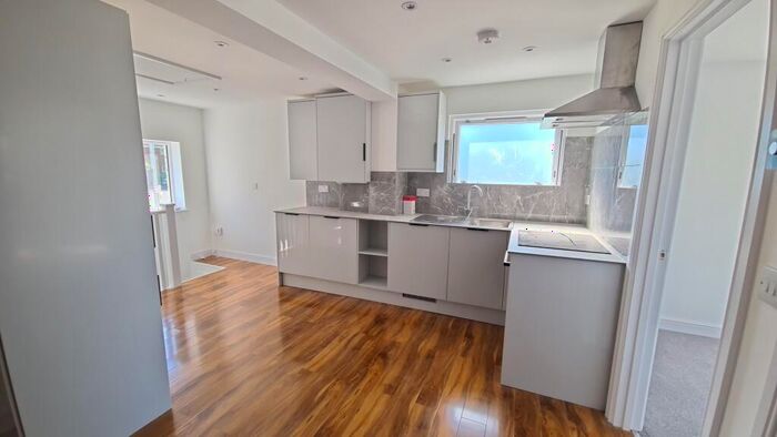 2 Bedroom Flat To Rent In High Street South, Dunstable, LU6