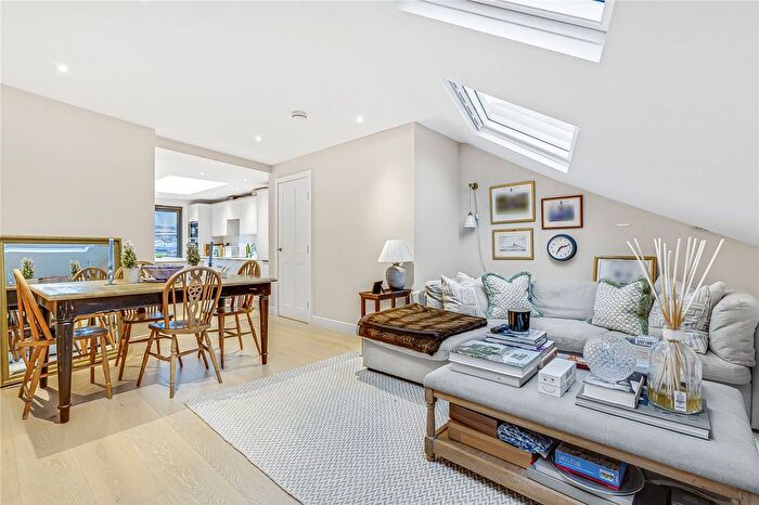 3 Bedroom Maisonette For Sale In Querrin Street, Fulham, London, SW6