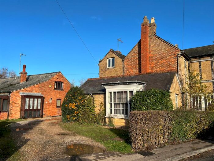 1 Bedroom Detached House To Rent In Church Green Road, Bletchley, Milton Keynes, MK3