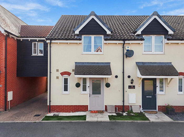 2 Bedroom Semi-Detached House For Sale In Brick Road, Southend-on-sea, SS3