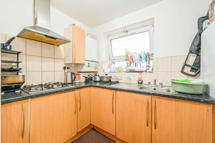 1 Bedroom Flat For Sale In Sutton Street, Shadwell, London, E1
