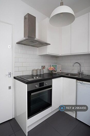 Studio To Rent In Kingsland Road, London, E2