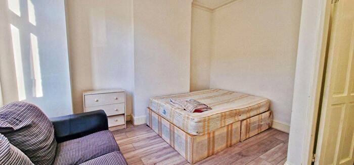 2 Bedroom Flat To Rent In Vincent Road, London, N22