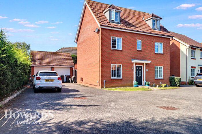 6 Bedroom Detached House For Sale In Gratton Dale, Lowestoft, NR33