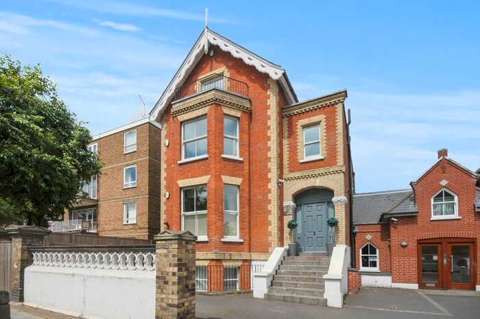 2 Bedroom Flat To Rent In North Side Wandsworth Common, Wandsworth, London, SW18