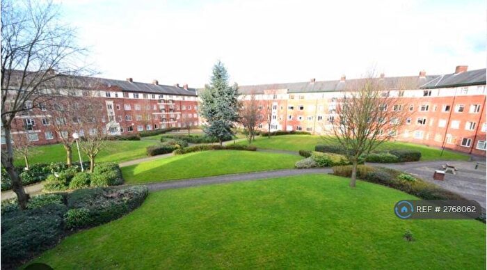 2 Bedroom Flat To Rent In Melmerby Court, Salford, M5