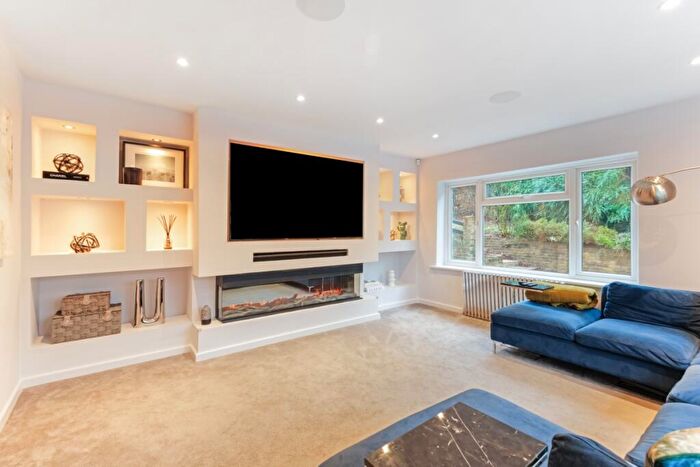 5 Bedroom Detached House To Rent In Weald Way Caterham, CR3