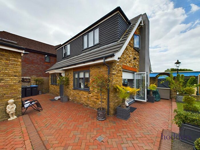 3 Bedroom Detached House To Rent In Addlestone, Surrey, KT15
