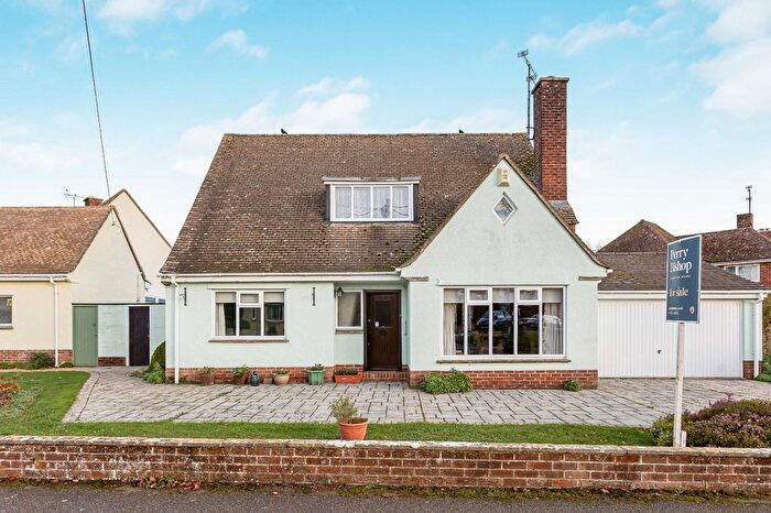 3 Bedroom Bungalow For Sale In Sandy Lane, Shrivenham, Swindon, SN6