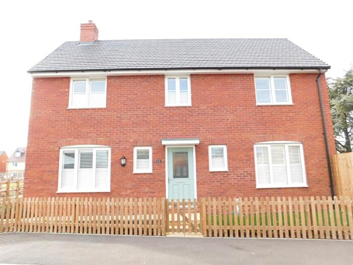 4 Bedroom Detached House To Rent In New Road, Clifton, Shefford, SG17