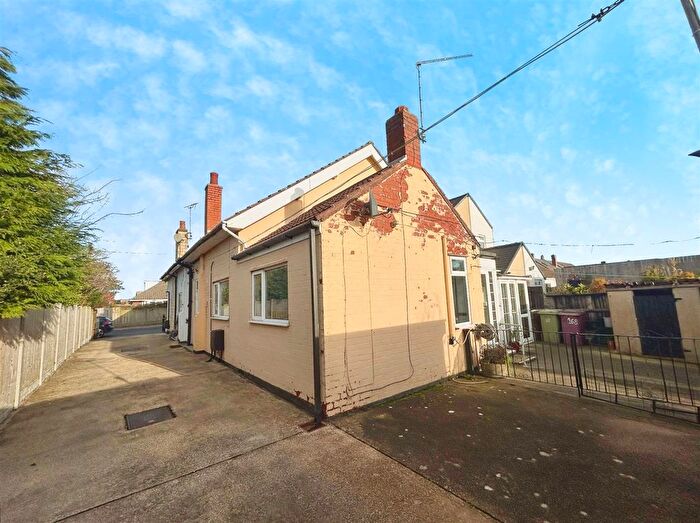 2 Bedroom Semi Detached Bungalow For Sale In Selwyn Street, Hillstown, Bolsover, Chesterfield, S44