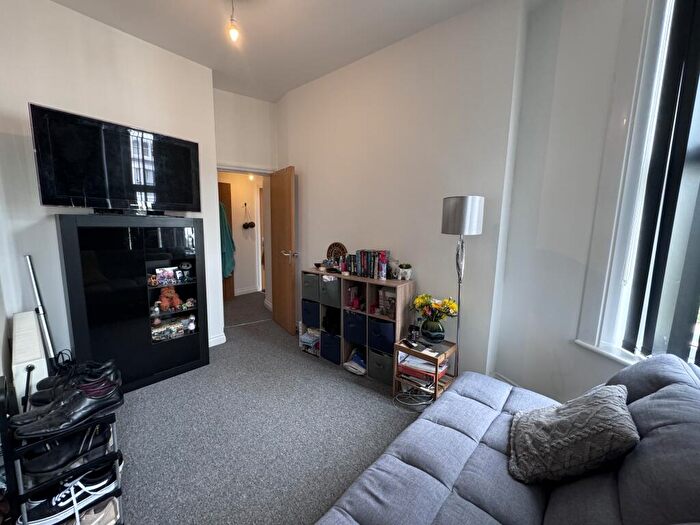 Studio To Rent In Whitefield Tce, Flat, PL4