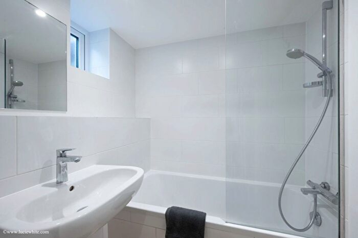 2 Bedroom Flat To Rent In Thornton Hill, Wimbledon, SW19
