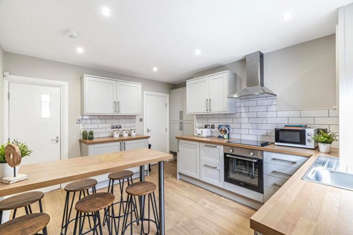 6 Bedroom House To Rent In Hessle Terrace, Leeds, LS6