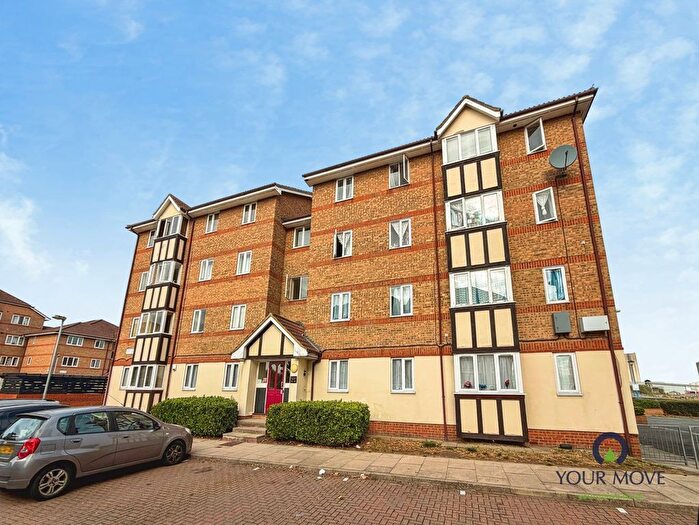 2 Bedroom Flat To Rent In Chandlers Drive, Erith, DA8