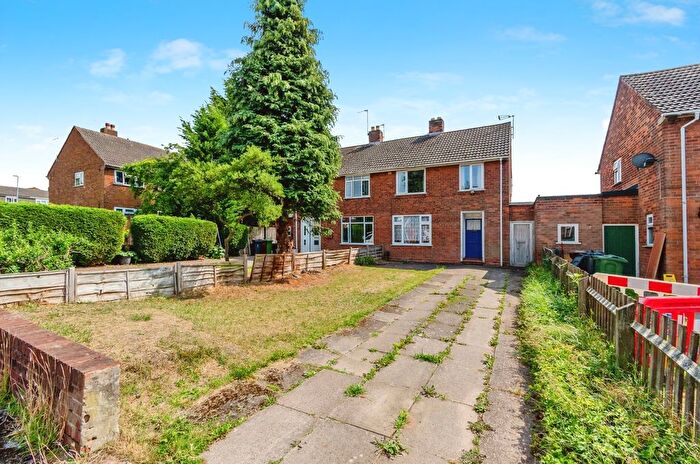 3 Bedroom Semi-Detached House For Sale In Lilac Grove, Walsall, West Midlands, WS2