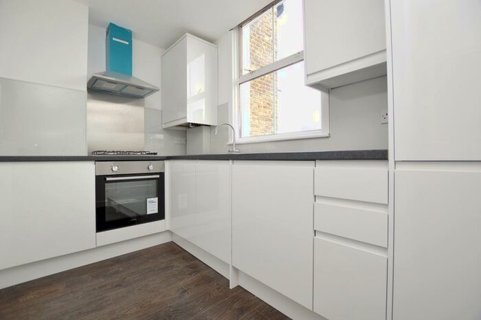 3 Bedroom Flat To Rent In Denmark Hill Camberwell, SE5