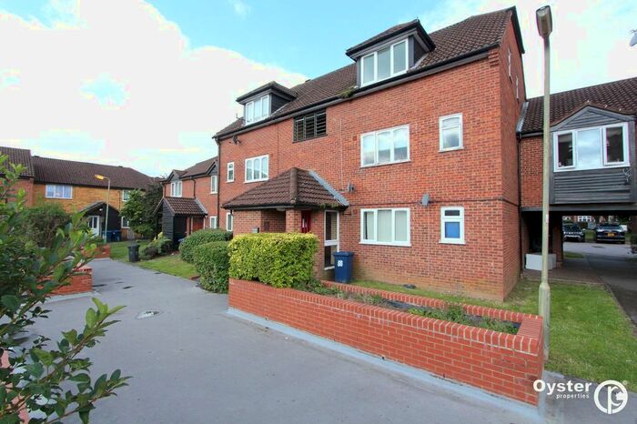 2 Bedroom Flat To Rent In Springwood Crescent, Edgware, HA8