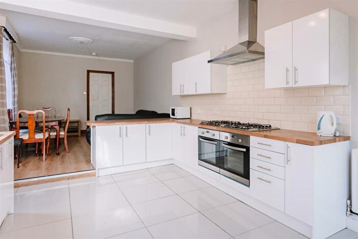 6 Bedroom Private Hall To Rent In Beresford Avenue, Hull, HU6