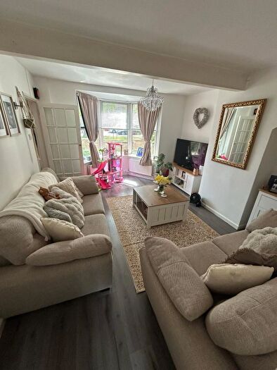 2 Bedroom End Of Terrace House To Rent In Canterbury Road, Morden, SM4