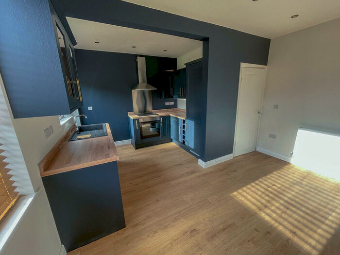 3 Bedroom Semi-Detached House To Rent In Wentworth Road, Doncaster, DN2