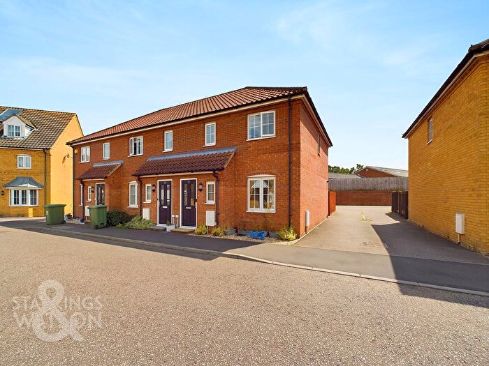 3 Bedroom End Of Terrace House For Sale In Robin Avenue, Harleston, IP20