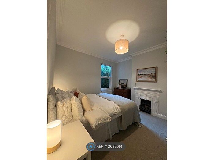 2 Bedroom Flat To Rent In Lambrook Terrace, London, SW6