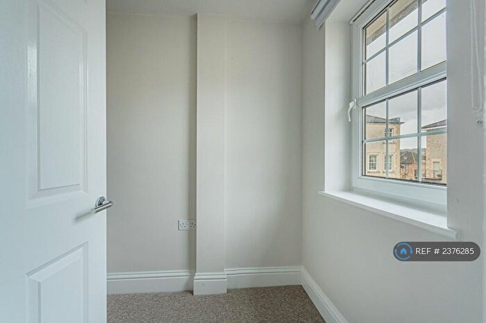 2 Bedroom Flat To Rent In Horstmann Close, Bath, BA1