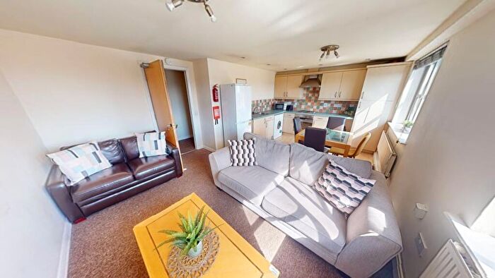 2 Bedroom Flat To Rent In Flat Royal Victoria Court, Gamble Street, Nottingham, Nottinghamshire, NG7