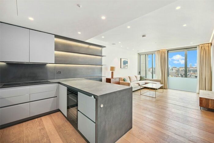 3 Bedroom Flat To Rent In Nova, Buckingham Palace Road, Westminster, London, SW1W