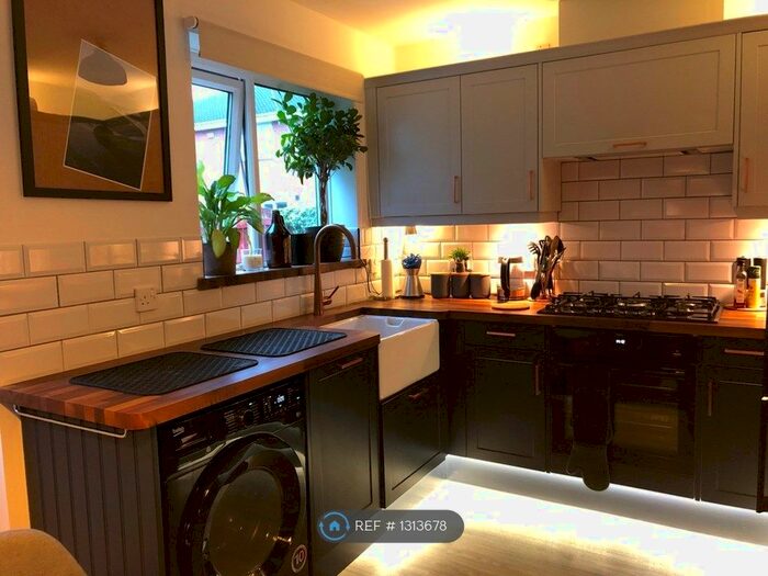 2 Bedroom Semi-Detached House To Rent In Stonelea Court, Meanwood, Leeds LS7