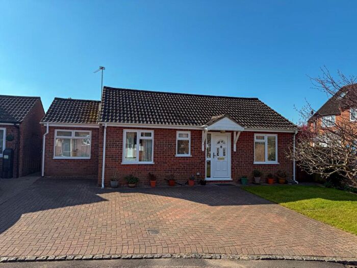 3 Bedroom Detached Bungalow For Sale In Butson Close, Newbury, RG14