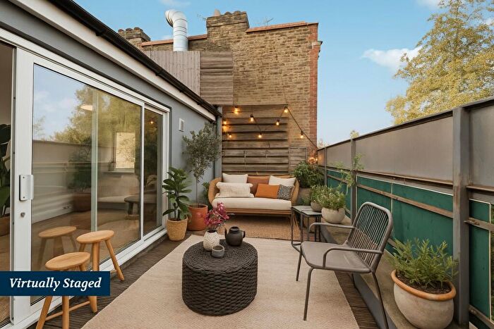 3 Bedroom Maisonette For Sale In Kingsgate Road, Kilburn, NW6