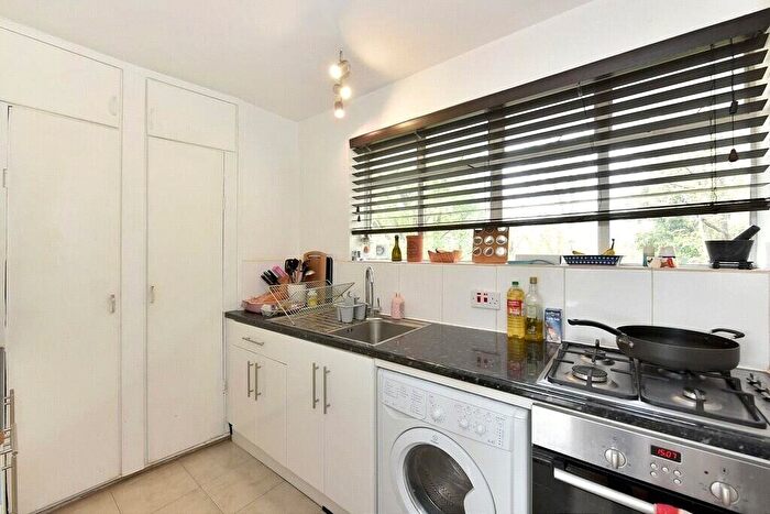 1 Bedroom Flat To Rent In Rockley Road, London, W14