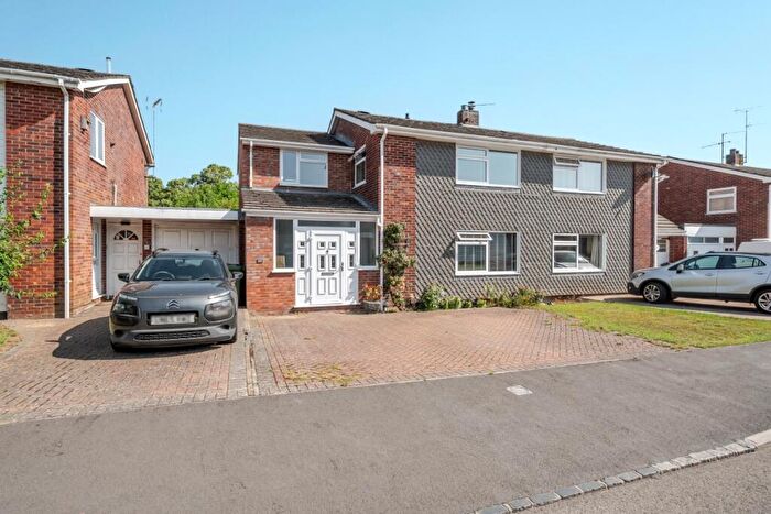3 Bedroom Semi Detached House To Rent In Groveland Road Speen, RG14