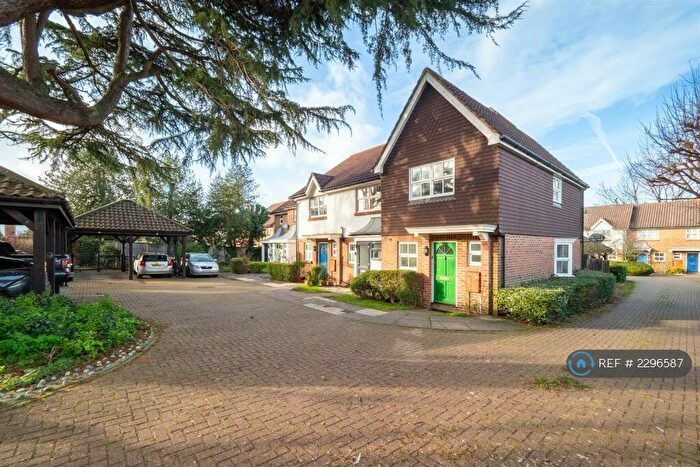 2 Bedroom End Of Terrace House To Rent In Albany Mews, Sutton, SM1