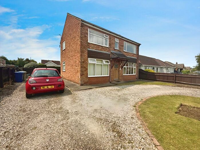 2 Bedroom Apartment For Sale In Peaks Avenue, New Waltham, Grimsby, South Humberside, DN36