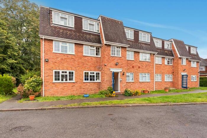 2 Bedroom Flat To Rent In Shelton Court, Langley, SL3