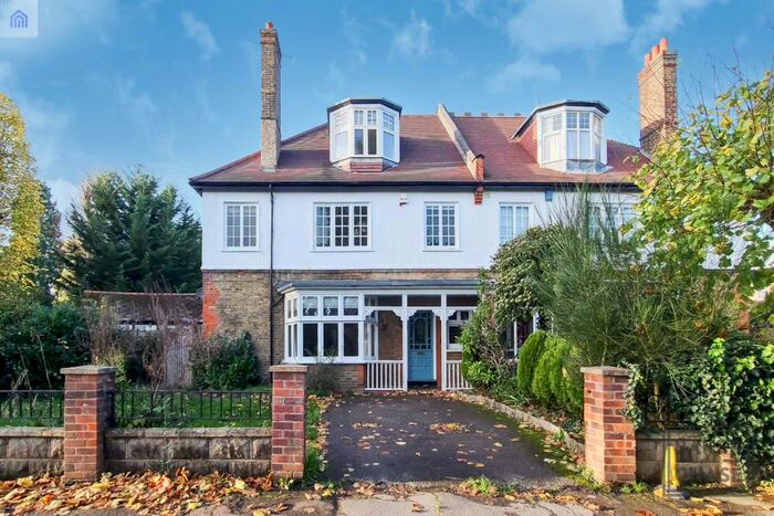 5 Bedroom Semi-Detached House To Rent In Queen Annes Gardens, Bush Hill Park Conservation Area, Enfield, EN1