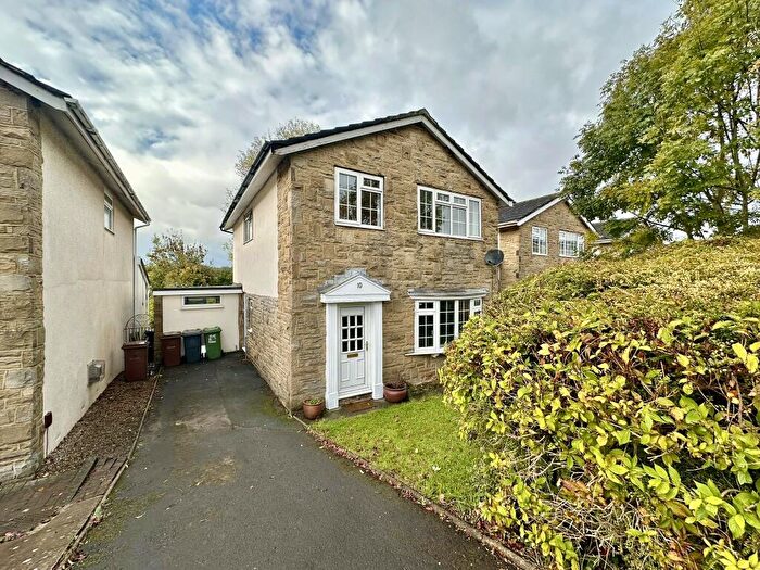 4 Bedroom House To Rent In St. Johns Close, Aberford, Leeds, LS25