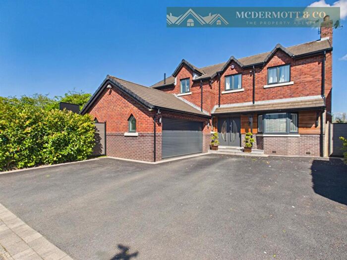 4 Bedroom Detached House For Sale In Farmstead Close, Woodhouses Village, Failsworth, M35