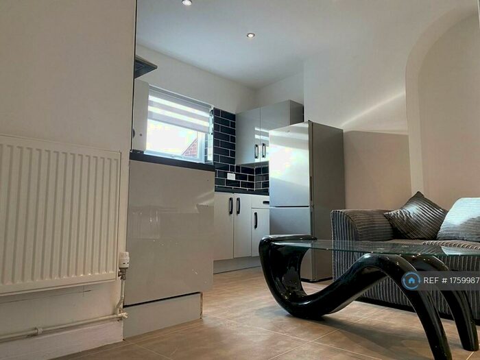 2 Bedroom Flat To Rent In Main Street, Kimberley, Nottingham, NG16