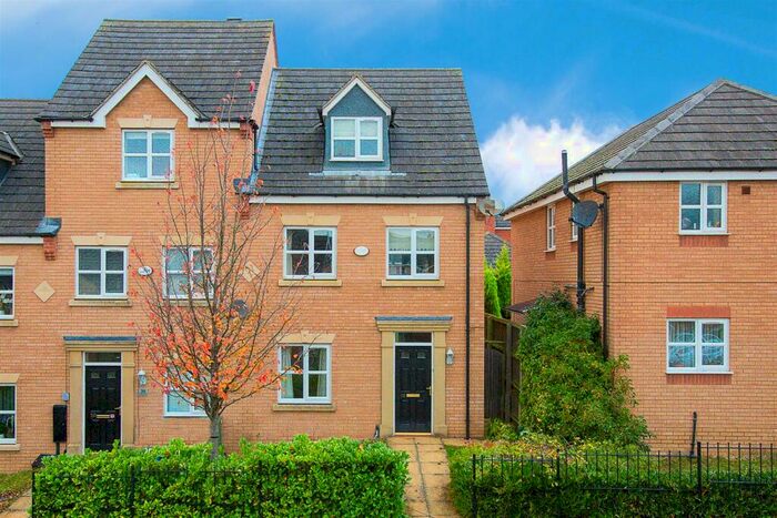 4 Bedroom Town House To Rent In Bennett Road, Corby, NN18