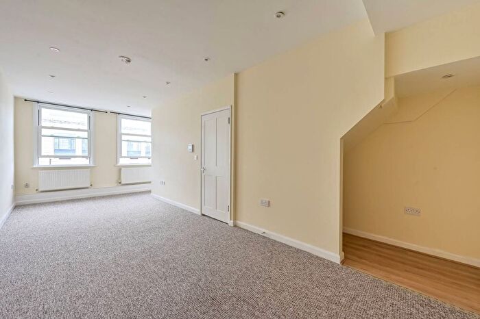 2 Bedroom Flat To Rent In Merton Road, Southfields, London, SW18