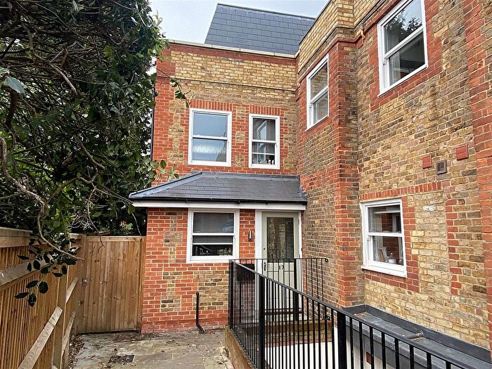 2 Bedroom End Terrace House To Rent In Station Road, Bourne End, SL8