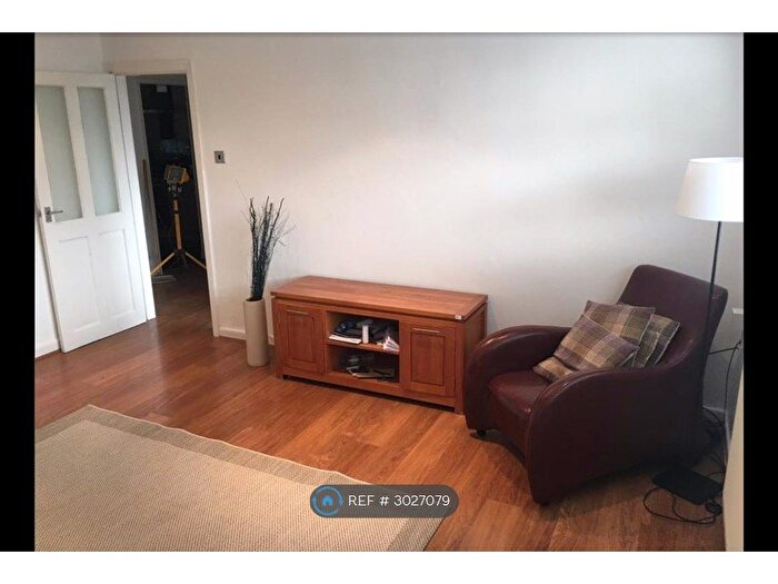 2 Bedroom Flat To Rent In Hulme Road, Denton, Manchester, M34