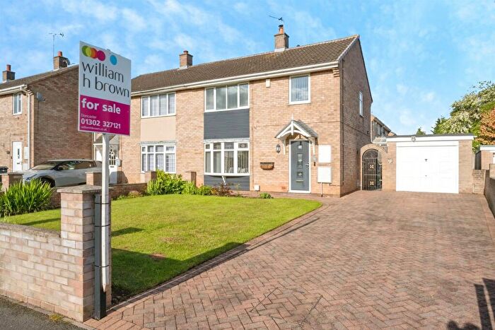 3 Bedroom Semi-Detached House For Sale In Howbeck Drive, Edlington, Doncaster, DN12