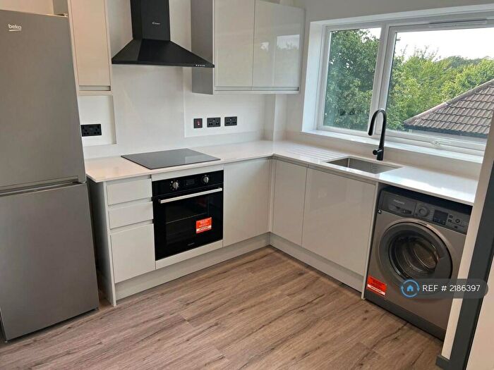 1 Bedroom Flat To Rent In Calmsden Court, Beckenham, BR3