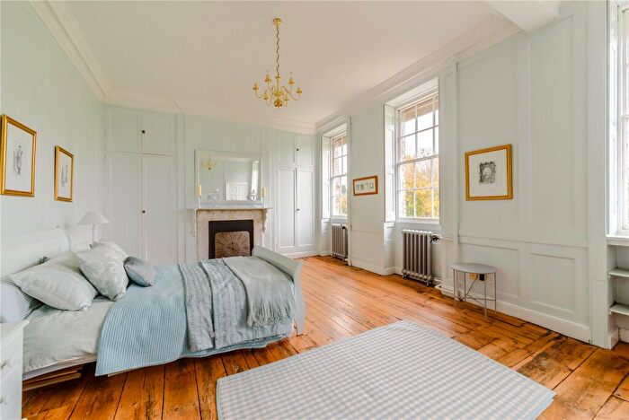 8 Bedroom Semi-Detached House For Sale In Bath Road, Kiln Green, Berkshire, RG10